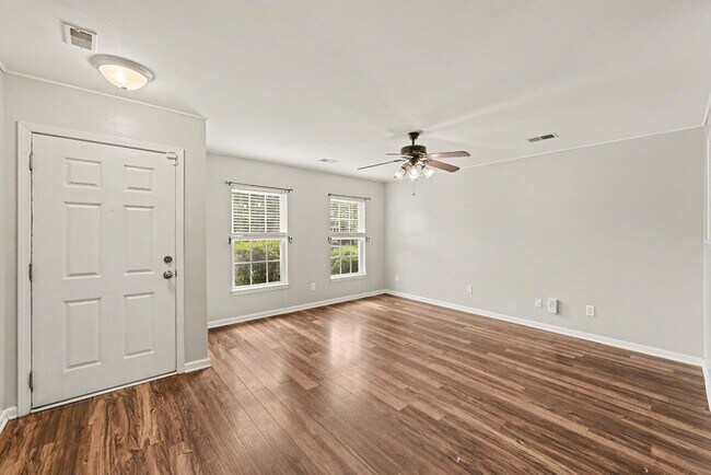 Building Photo - 109 Larkspur Dr