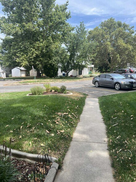 Building Photo - 3895 Quincy Ave