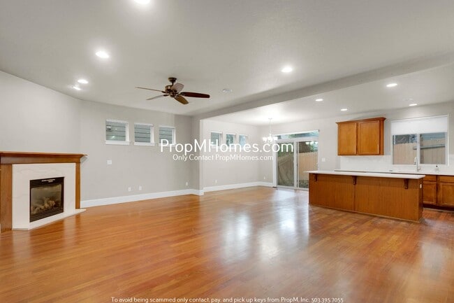 Building Photo - Updated Three Bedroom Gem in Bethany!