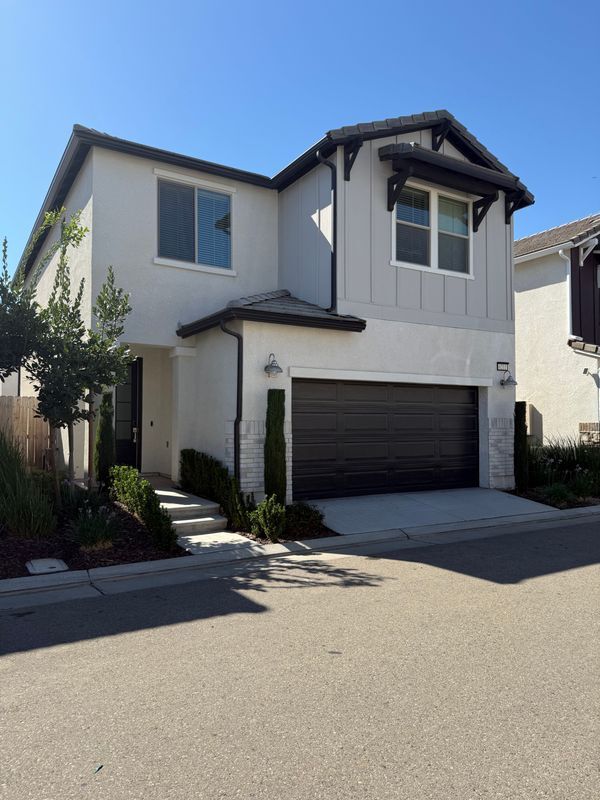 Building Photo - 6211 E Sasha Dr