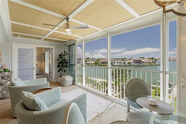 Building Photo - 250 Park Shore Dr