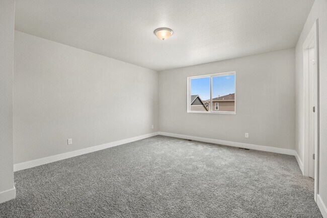 Building Photo - Like-New 3-Bedroom Home in Promontory Neighborhood