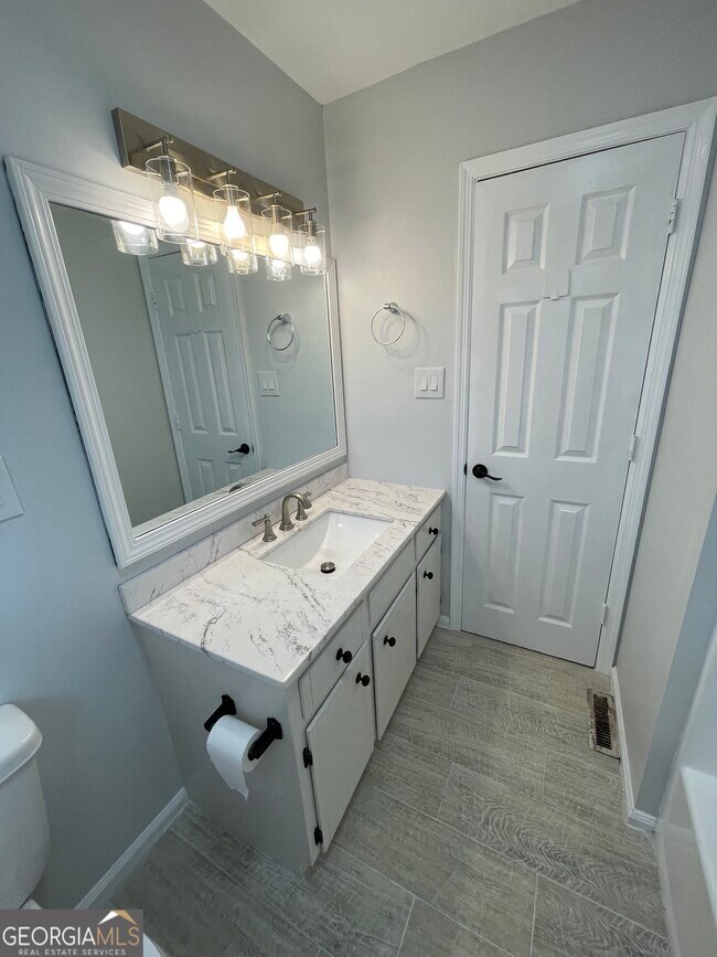 Building Photo - 130 Springdale Ct