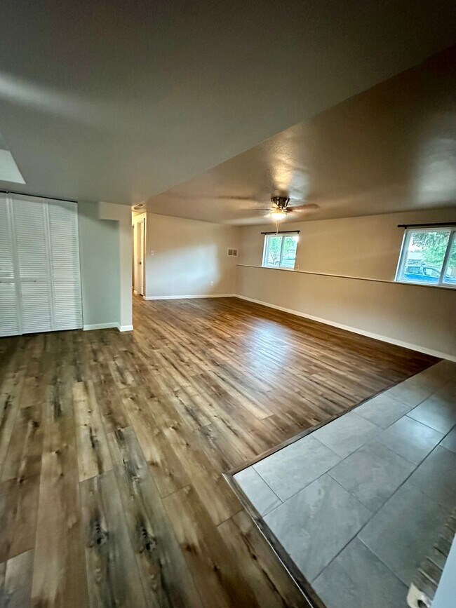 Building Photo - Updated Split-Level Gem | 5BD, 3BA | Large...