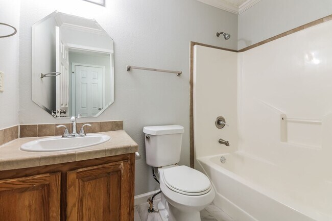 Building Photo - 3 BR/2BA | Newly Renovated Single Family Home  | Huge fenced backyard| In Dallas!