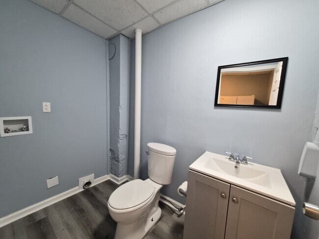 Building Photo - 33 N Sherman Dr