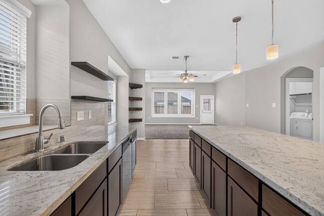 Building Photo - 6915 Rosemont Ct