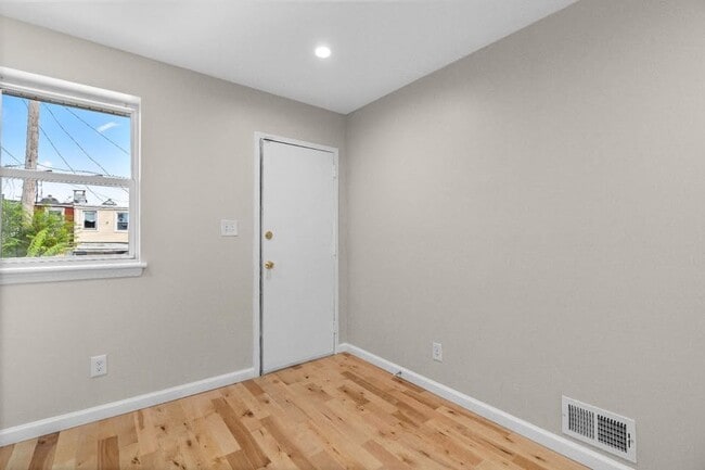 Building Photo - 139 N Montford Ave