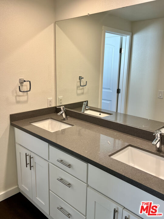 Building Photo - 1580 Palisades Dr