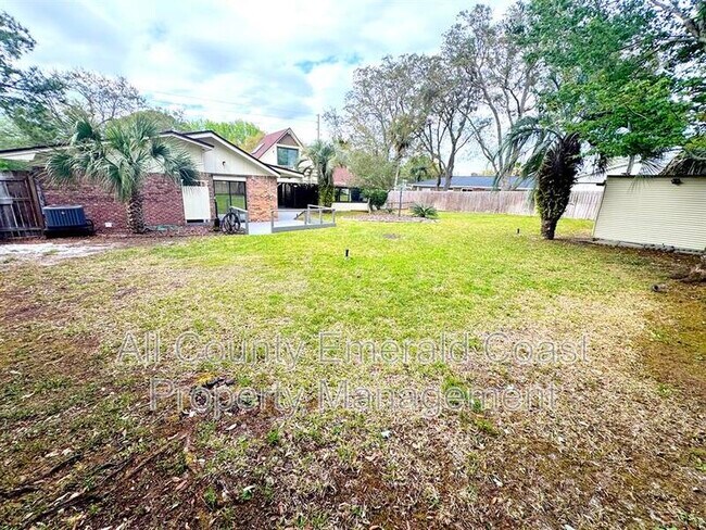 Building Photo - 504 Kelly St