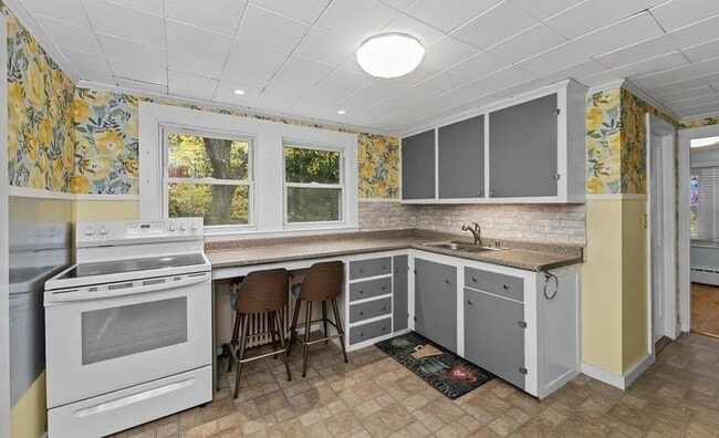 Building Photo - 264 Centre St