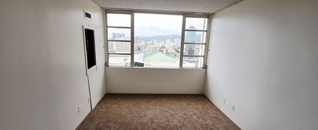 Building Photo - Large One Bedroom Unit- The Villa on Eaton Square #2412