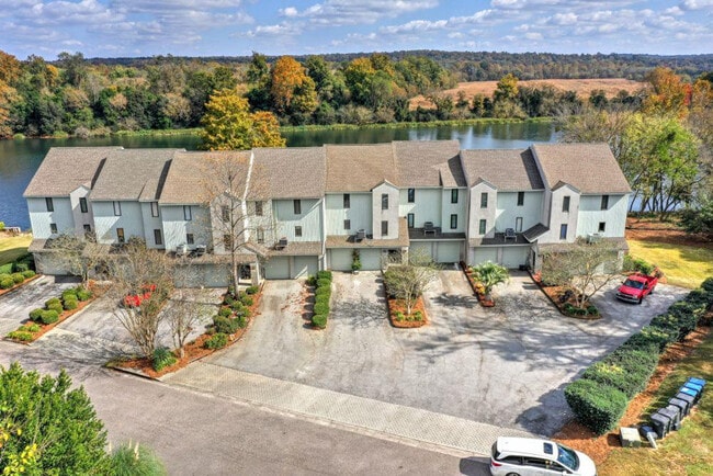 Building Photo - 110 Riverbend Dr