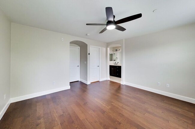 Building Photo - 485 Chagall St