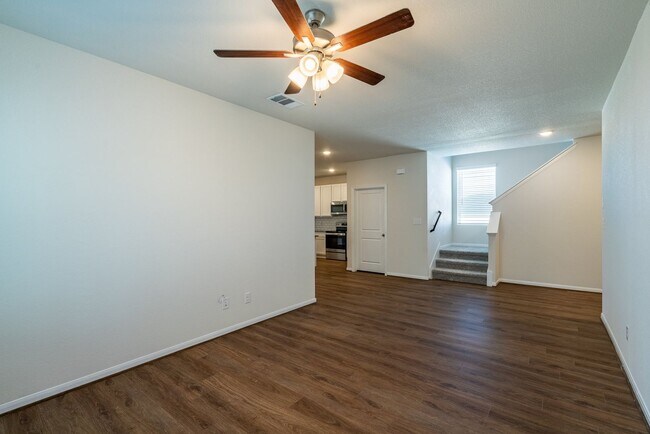 Building Photo - 612 LT Rusty Dr