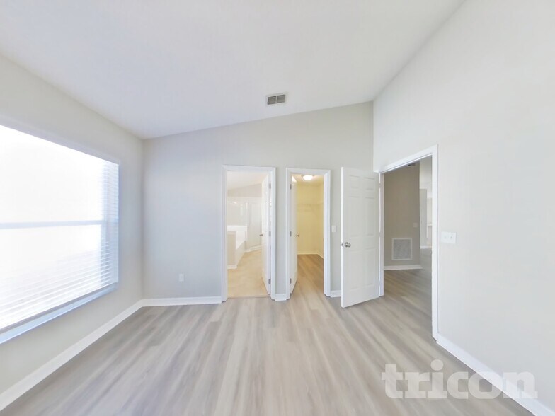 Building Photo - 545 Randon Terrace