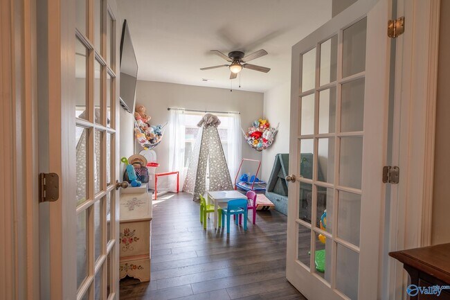 Building Photo - 117 Red Fox Wy