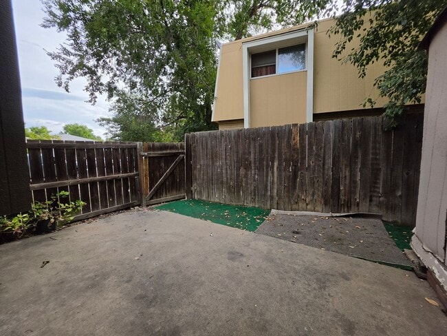 Building Photo - 317 Emery Dr