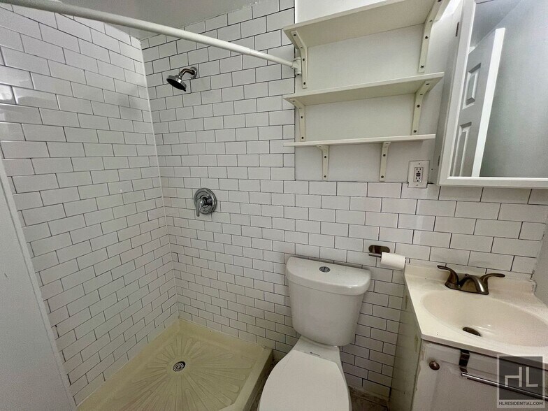 Building Photo - 2BR 2BA Sunny Bedstuy Duplex w/ Backyard By Herbert Von King Park