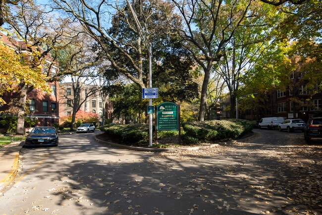 Building Photo - 1216 E Hyde Park Blvd