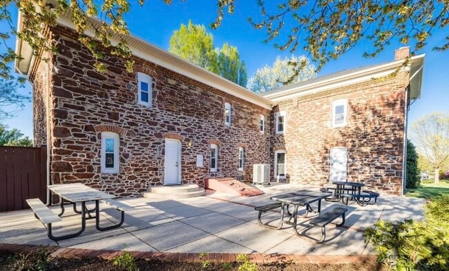Clubhouse - 1137 Huntmaster Ter NE