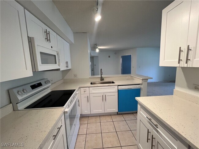 Building Photo - 8950 Colonnades Ct E
