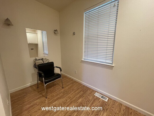 Building Photo - 786 El Paseo Dr