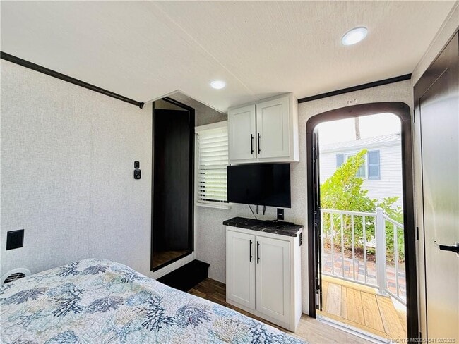 Building Photo - 10725 S Ocean Dr