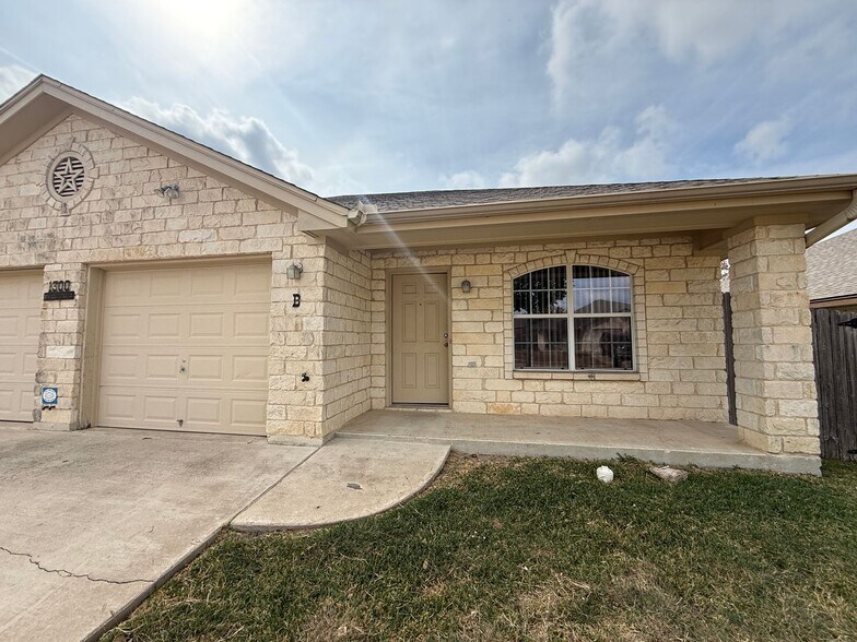 Building Photo - 1300 Powder River Dr