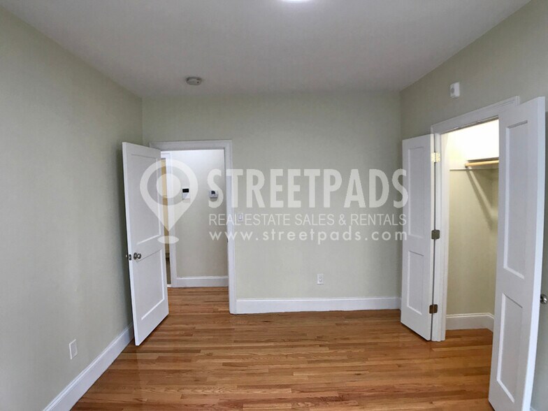 Building Photo - 327 Highland Ave