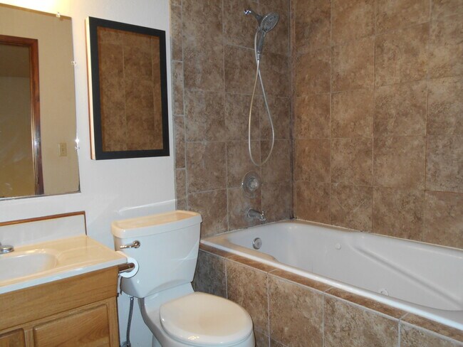 Building Photo - 4 Bedroom, 2 bathrom Split-Level Home In Quiet Ferndale Naighborhood
