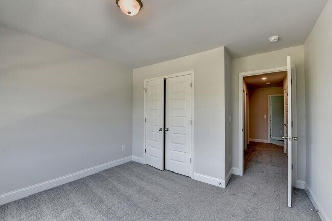 Building Photo - 7309 Yewtree Dr