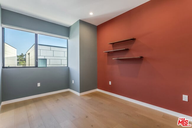 Building Photo - 906 Benton Wy