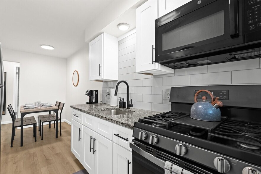 Building Photo - 22 2nd St