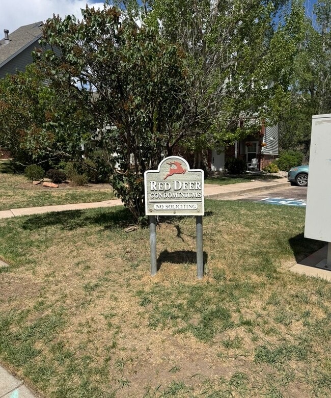 Building Photo - 2 bedroom Condo close to UCCS