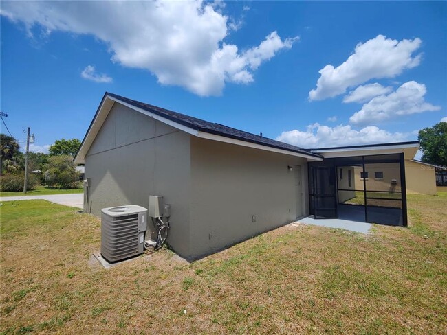 Building Photo - 759 Maderia Ct