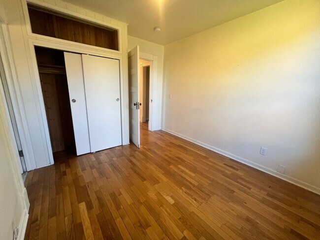 Building Photo - 1009 SE 31st Ave