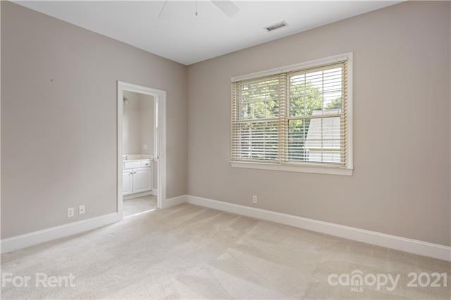 Building Photo - 904 Woodvine Rd