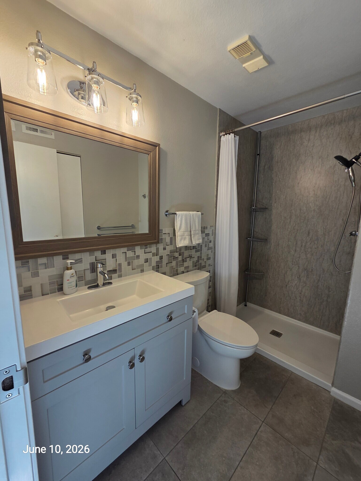 Building Photo - 8555 Fairmount Dr