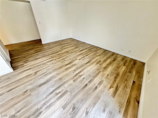 Building Photo - 5422 River Glen Dr