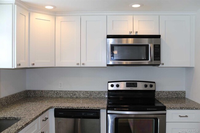 Building Photo - 313 Hudson Ave