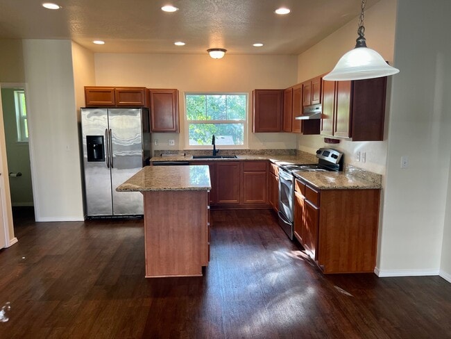 Building Photo - 411 Berrydale Ave