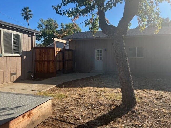 Building Photo - Modern Auburn Retreat—Fully Renovated 3BR ...