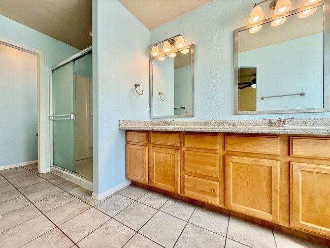 Building Photo - Spacious 4-Bedroom Home with Main level Li...