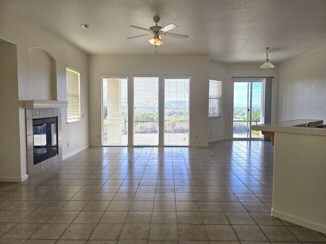 Building Photo - Beautiful single story home with over 1600...
