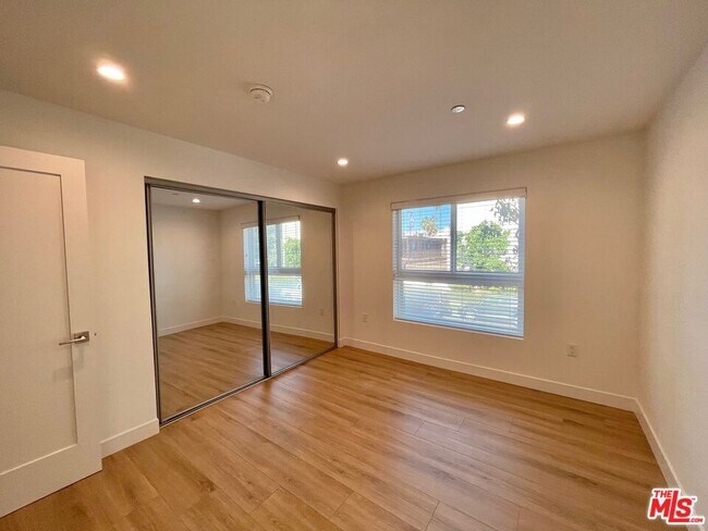 Building Photo - 5405 Hermitage Ave