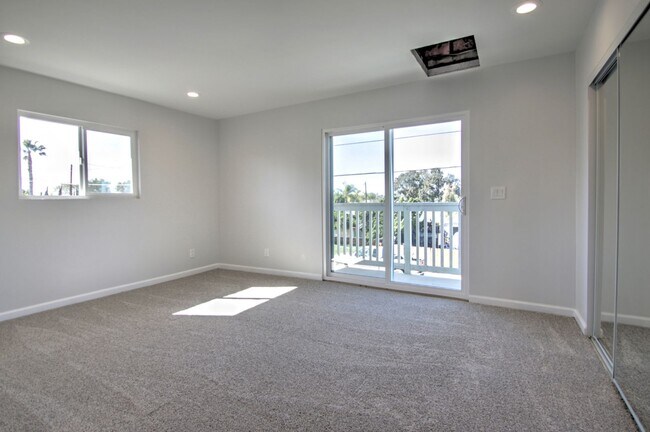 Building Photo - 3150-3150 Florine Dr