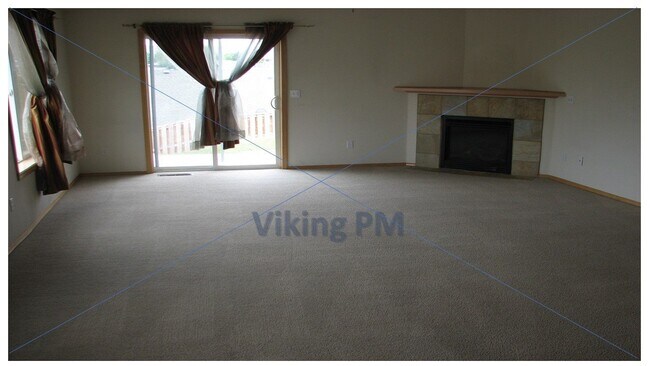Building Photo - 528 NE Robin Ct