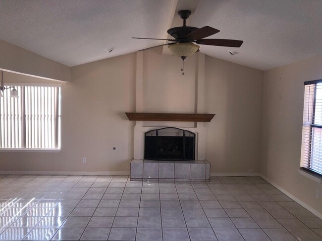 Building Photo - 230 Stern Dr