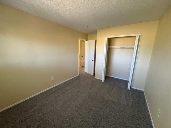 Building Photo - 407 Loma Linda Dr